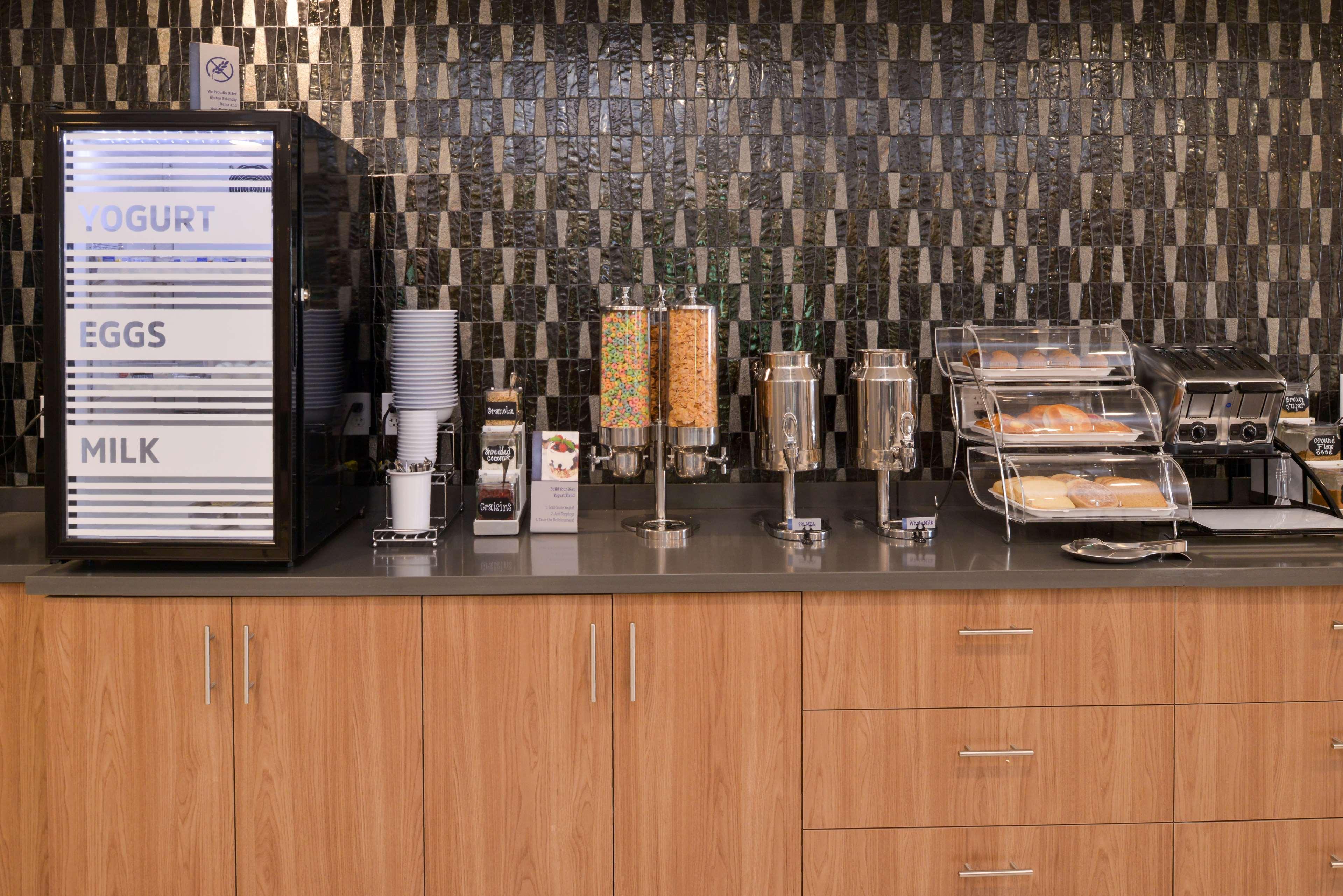 Best Western Plus West Covina Inn Екстериор снимка
