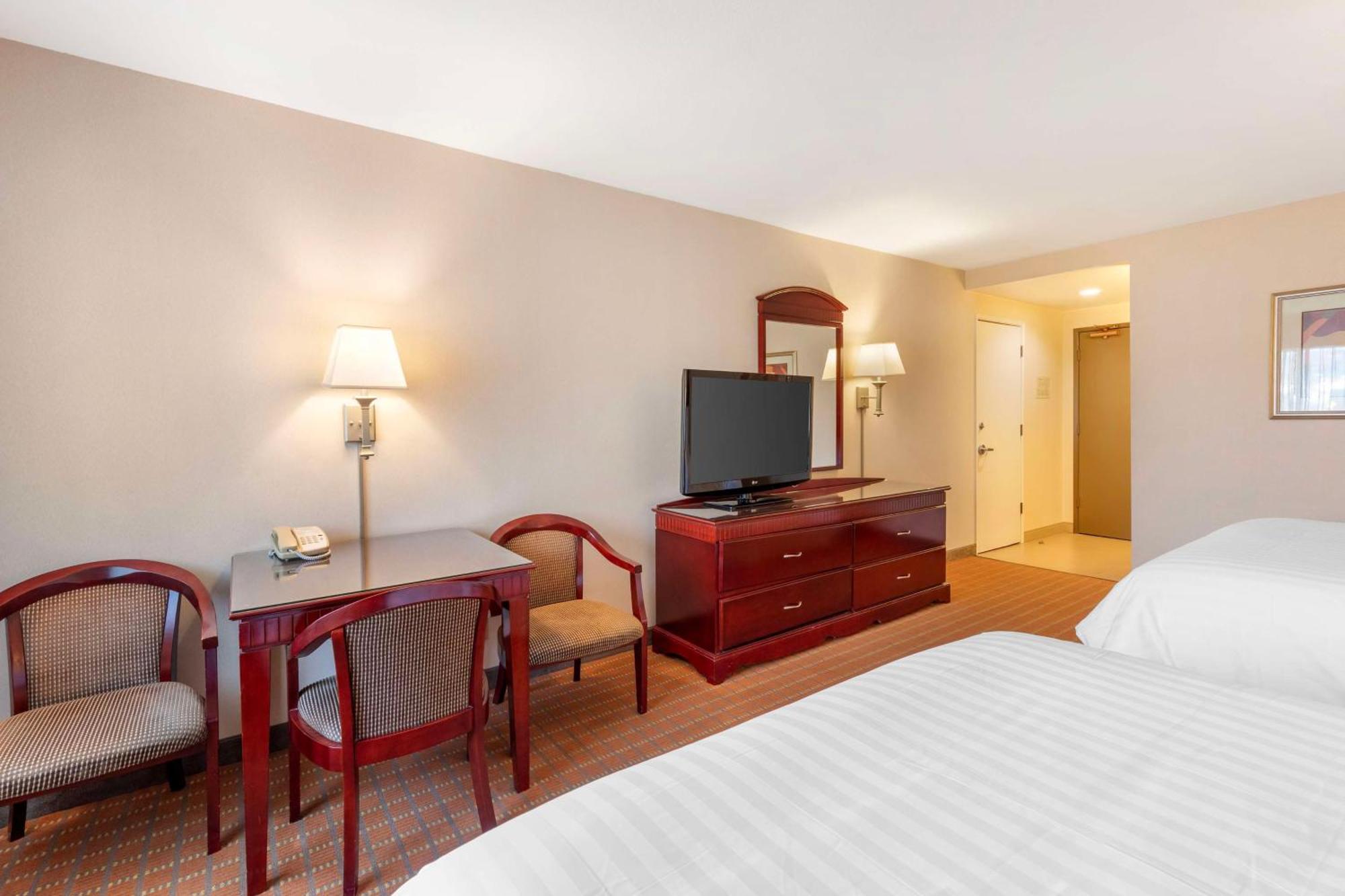 Best Western Plus West Covina Inn Екстериор снимка
