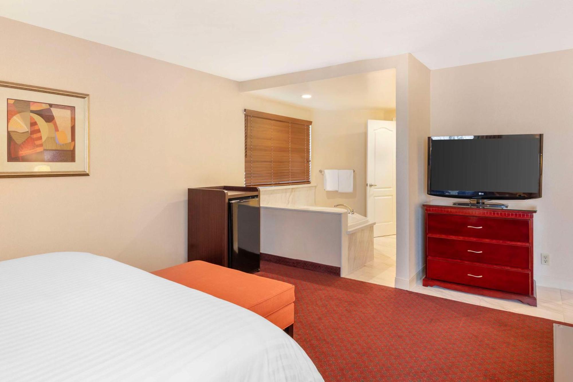 Best Western Plus West Covina Inn Екстериор снимка