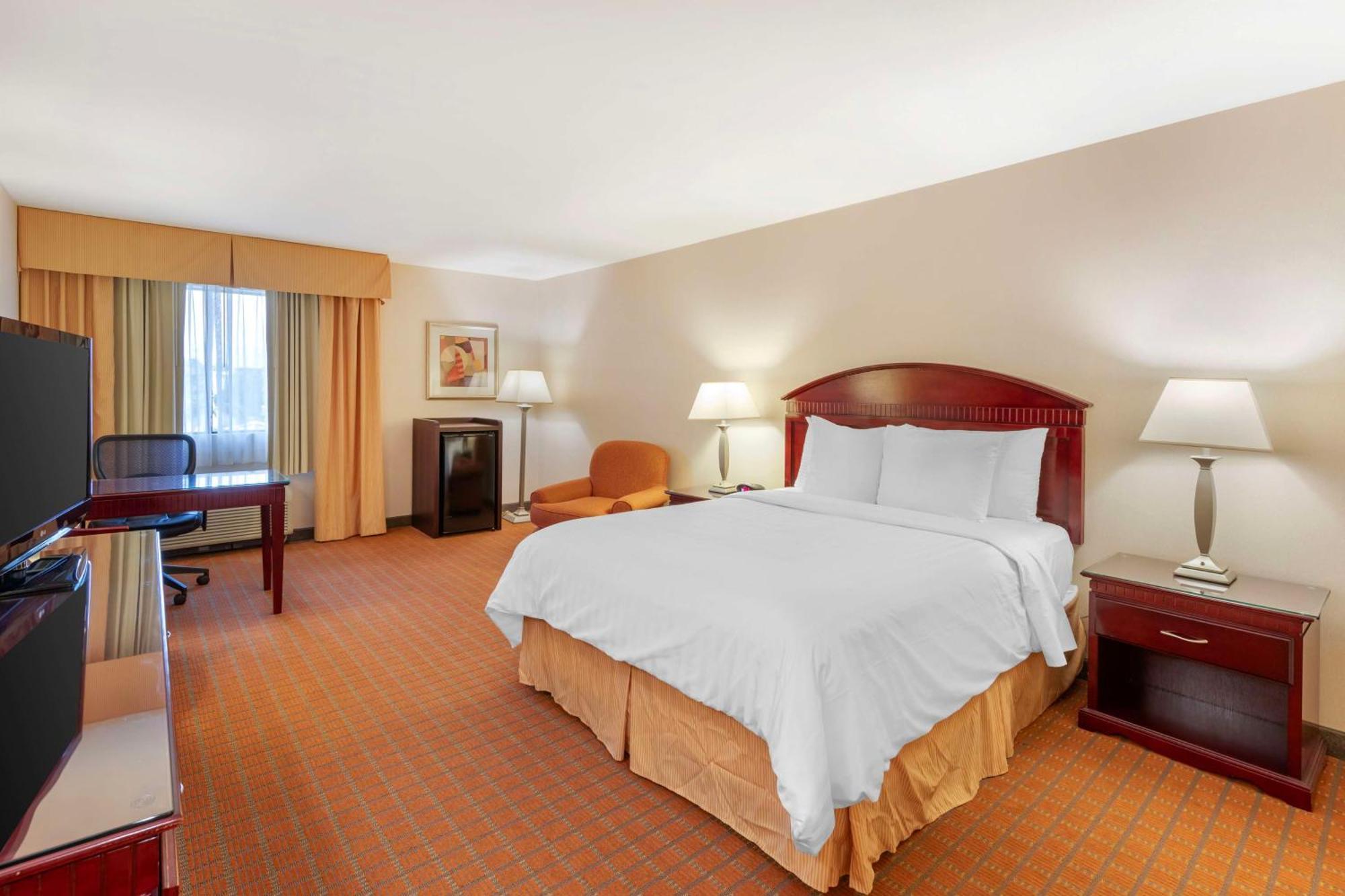 Best Western Plus West Covina Inn Екстериор снимка
