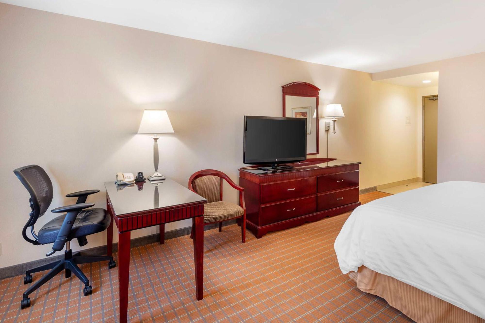 Best Western Plus West Covina Inn Екстериор снимка