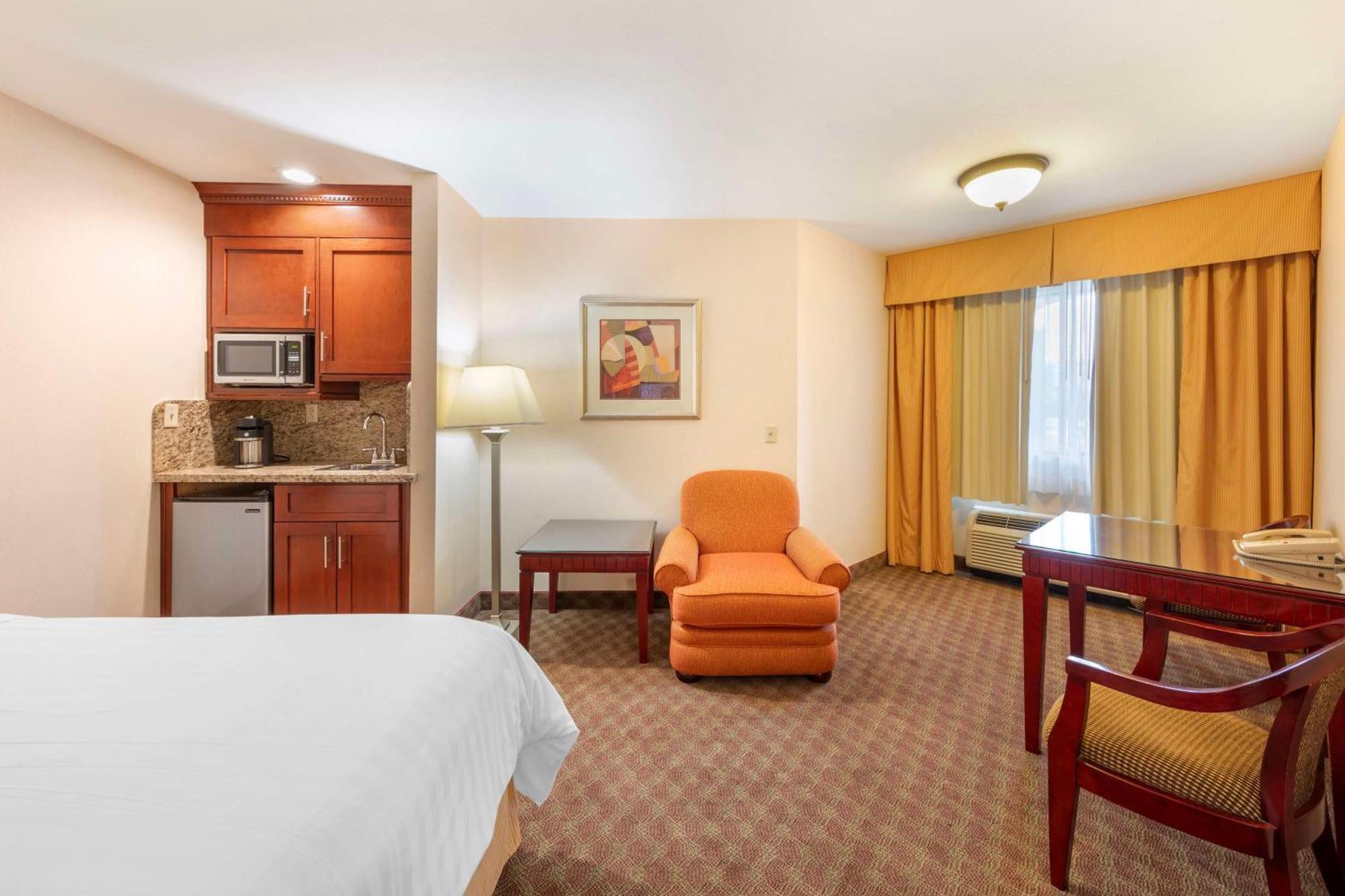 Best Western Plus West Covina Inn Екстериор снимка